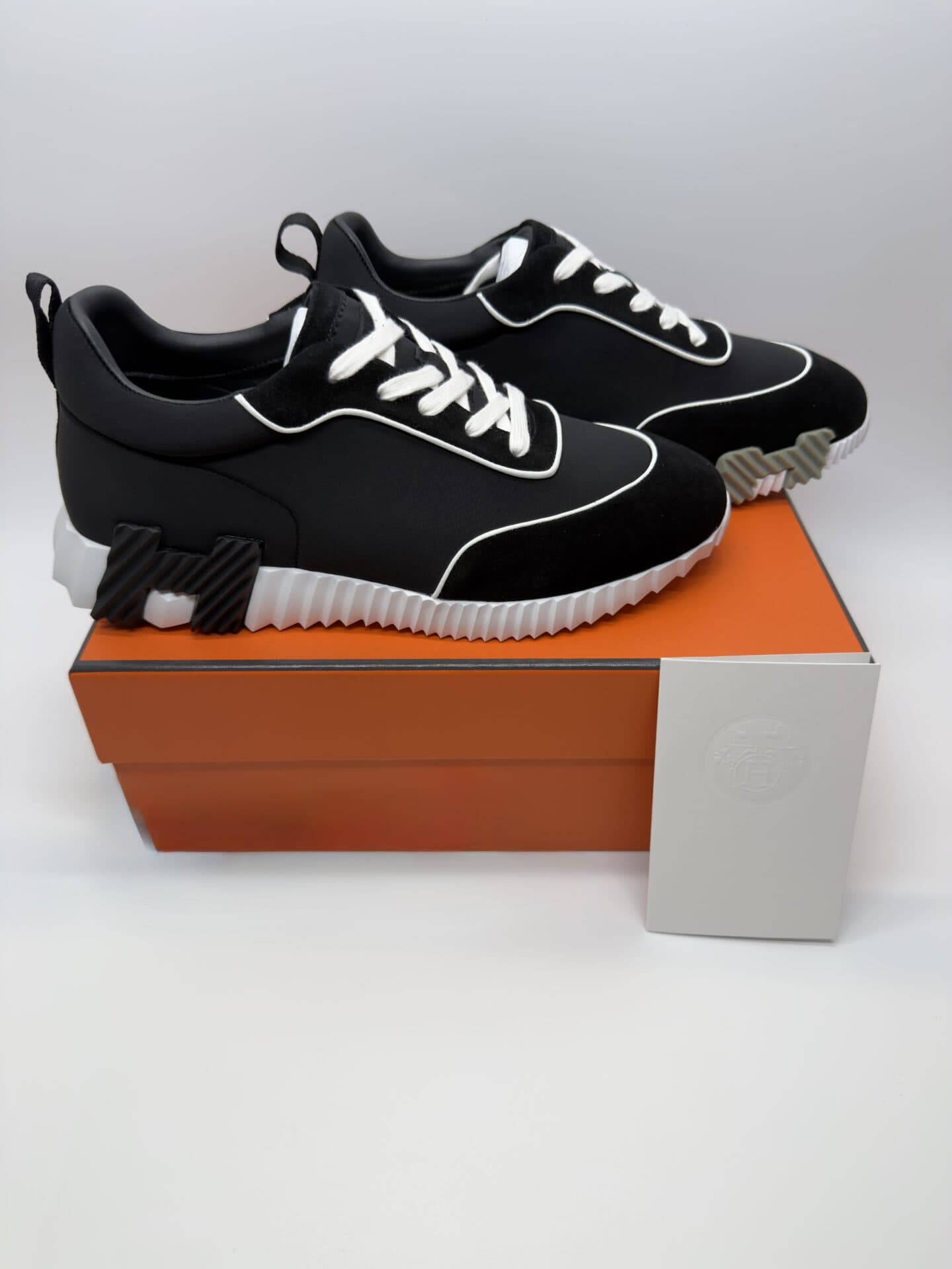 Hermes Bouncing Black White Accent